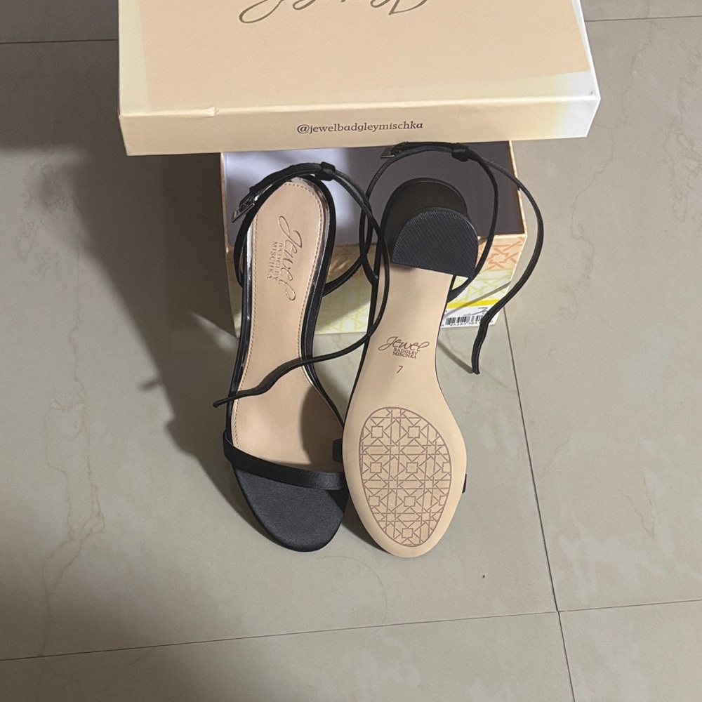 Jewel Badgley Mischka Elegant Black Sandals